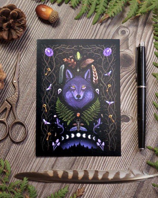 Postkarte Waldmagie Lunar Wolf | Witchy Gothic Aesthetic | Waldtiere, Hexendinge und Mondphasen | Wicca Geschenk für Freunde der Hexenkunst