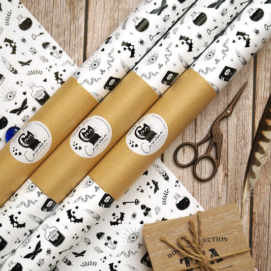 Geschenkpapier mit magischen Symbolen 'Witchy Things' | 50x70cm | weiß - Carasusan