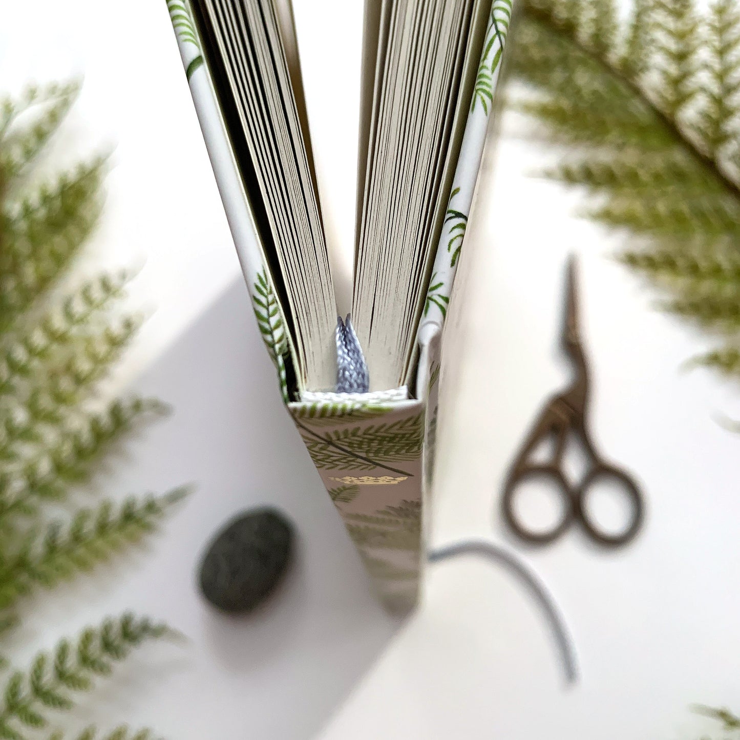 Dot Grid Notebook with fern motifs and gold foil print - white Bullet Pattern Journal DinA5