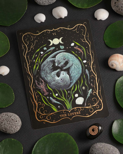 Hand-painted A6 Tarot postcard "The Lovers" with gold foil details, featuring two otters symbolizing love, trust and connection.