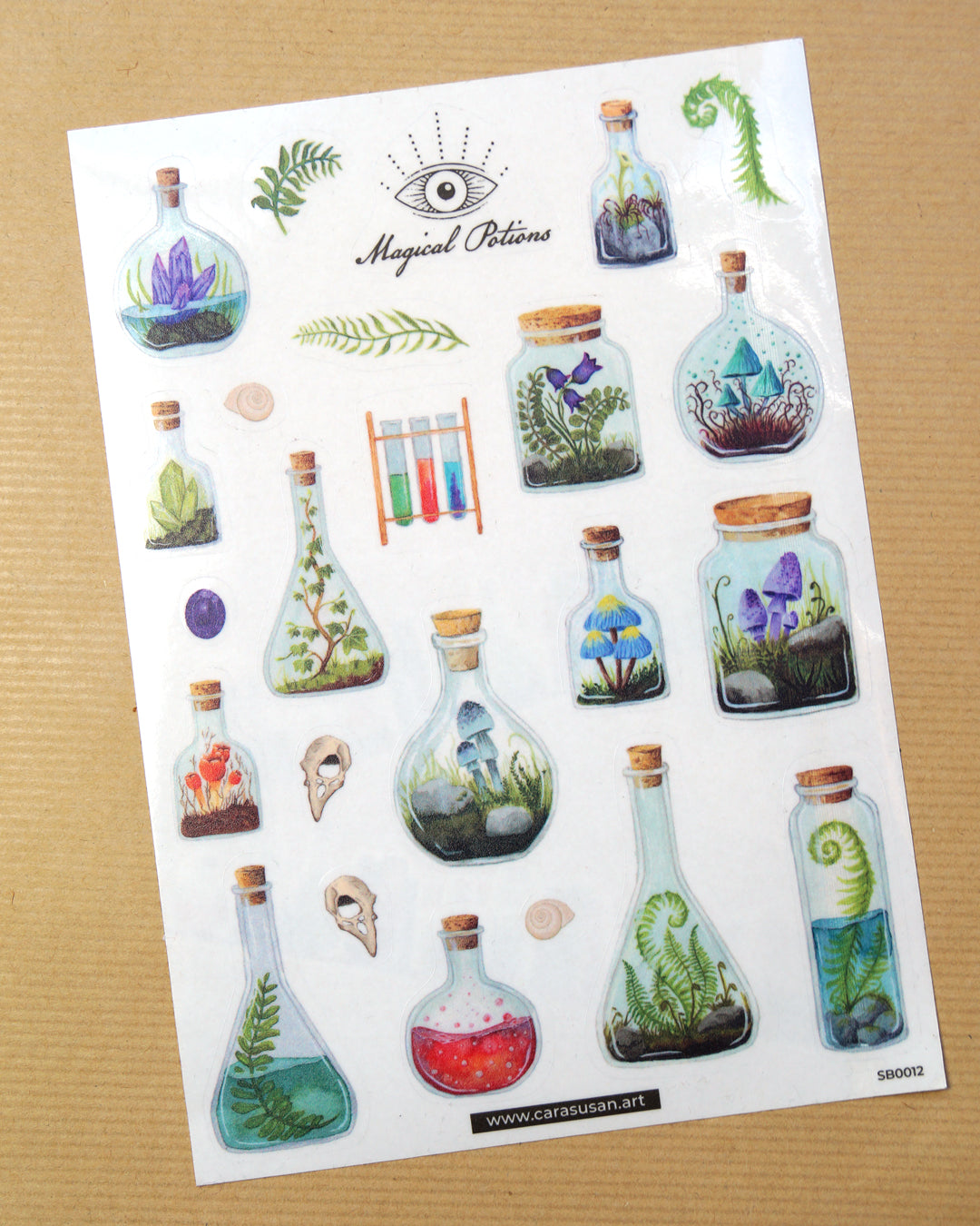 Witchy Sticker  - transparentes Aufkleber-Set mit magischen Tränken, geheimnisvollen Kristallen, Pilzen und Pflanzen aus dem Hexen-Atelier. Für Bulletjournaling, Planer-Deko, Scrapbooking und Geschenkverpackungen. Witchy Sticker Set - transparent stickers with magical Potions, crystals, mushrooms and herbs from the witches shelf. For bullet journaling, planner decoration and gift wrappings.
