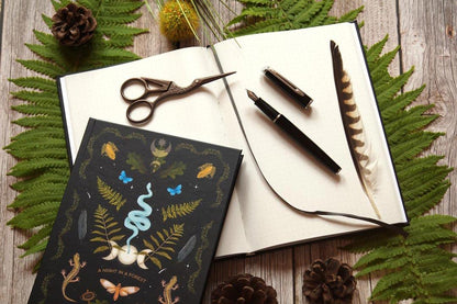 Notizbuch 'Waldmagie' | mit Punktraster, liniert oder blanko | DinA5 | 128 Seiten | mit Lesezeichen - Carasusan