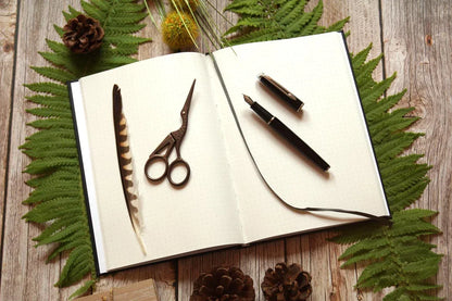 Notizbuch 'Waldmagie' | mit Punktraster, liniert oder blanko | DinA5 | 128 Seiten | mit Lesezeichen - Carasusan