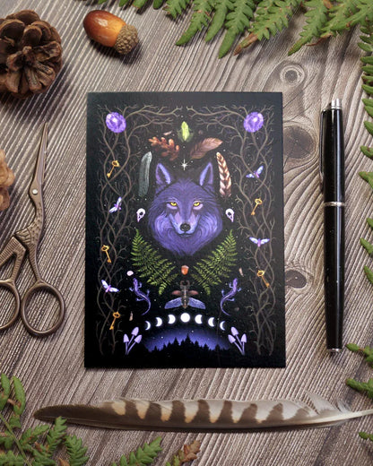 Postkarte Waldmagie Lunar Wolf | Witchy Gothic Aesthetic | Waldtiere, Hexendinge und Mondphasen | Wicca Geschenk für Freunde der Hexenkunst - Carasusan