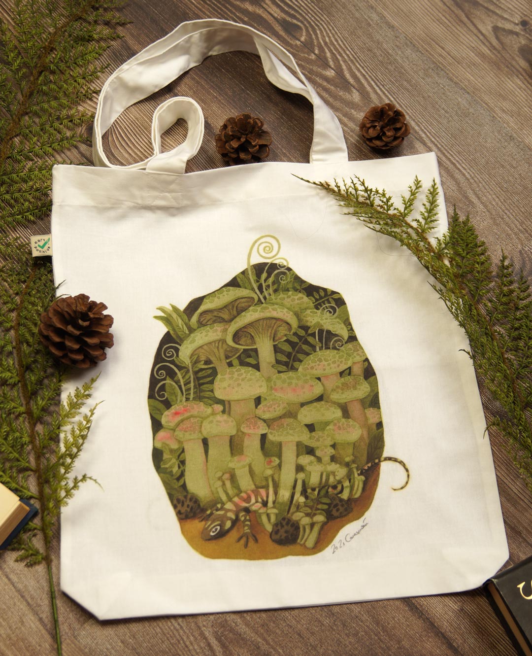 Tote bag with whimsical print - Mushrooms and Salamander - sustainable bag made of organic cotton - 33x42 cm - gift for nature lovers