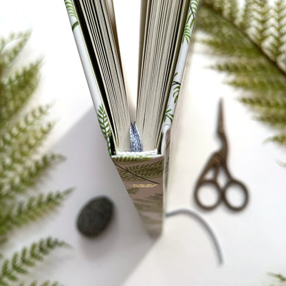 Notizbuch mit Punktraster - Farn und Goldfoliendruck - weiß - DinA5 - Carasusan