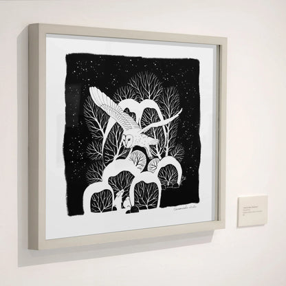 Winterbild - Schleiereule im Schnee - minimalistischer Kunstdruck in schwarz-weiß ca. 35x35cm - Carasusan