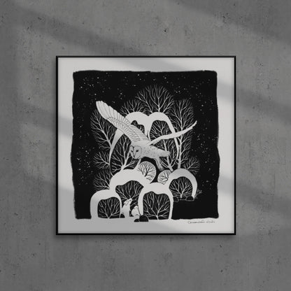 Winterbild - Schleiereule im Schnee - minimalistischer Kunstdruck in schwarz-weiß ca. 35x35cm - Carasusan