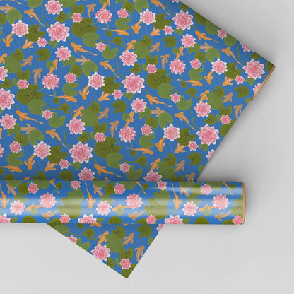 Geschenkpapier 'Waterlily' 50x70cm mit Seerosen und Goldfischen - blau - Carasusan