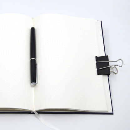 Notizbuch mit Punktraster | violett | Boho Blumenmuster | 128 Seiten mit Lesebändchen und Gummiband - Carasusan